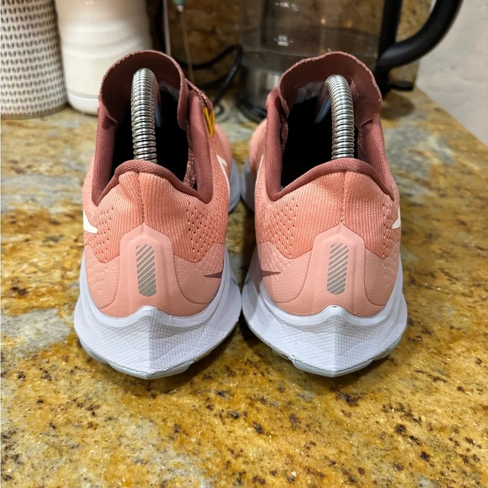 Nike trail Pegasus 36 size 8